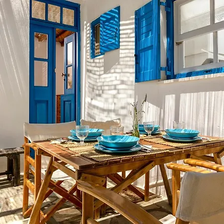 Margarita's Oasis * Megalon Khorion (Serifos)